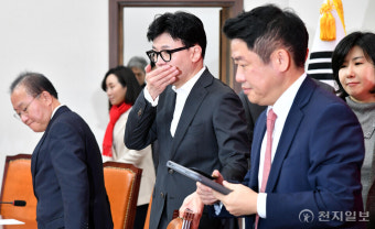 [포토] 비대위 참석하는 한동훈 비대위원장