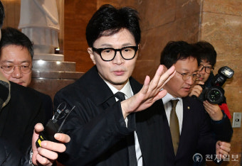 [포토] 국민의힘 한동훈 비대위원장 출근