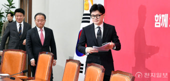 [포토] 비대위 참석하는 한동훈 비상대책위원장