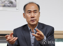 [자살예방기획⑤] 정택수 한국자살예방센터장 한의사가 진맥 보듯 상담… 살리는 일은 내 사명