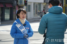 민주당 박인영 금정구 예비후보, 게릴라식 현장 연설회로 시민과 교감