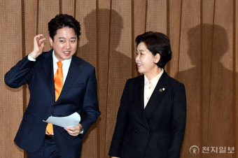 [포토] 소통관 나서는 이준석-양향자