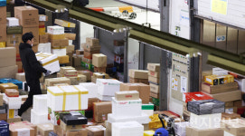 [포토] 설 앞두고 비상 근무 체계 돌입한 우편물류센터