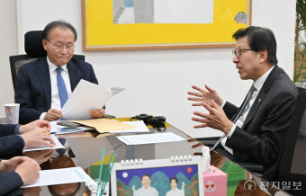 [포토] 대화하는 윤재옥 원내대표-박형준 부산시장