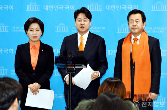 [포토] 질의 답변하는 개혁신당 이준석 대표