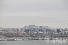 [포토] 강서구 가양대교에서 바라본 눈덮인 마포구