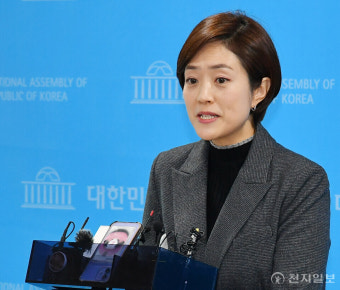 [포토] 최고위원 사퇴한 고민정 의원