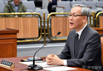 [포토] 답변하는 엄상필 대법관 후보자