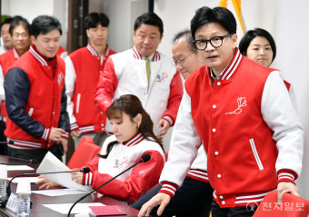 [포토] 비대위 참석하는 한동훈 비대위원장