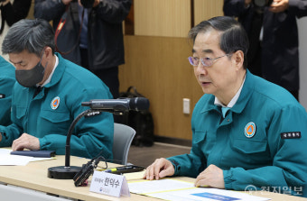 [포토] 인사말하는 한덕수 총리