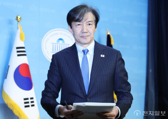 [포토] 이동하는 조국혁신당 조국 대표