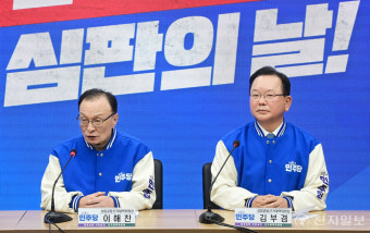 [포토] 질의 답하는 이해찬 상임공동선대위원장