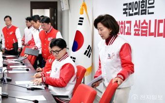 [포토] 중앙선거대책회의 참석하는 한동훈 비상대책위원장