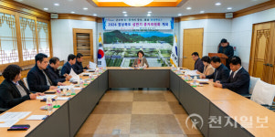 경북도가 키워낸 딸기, 떫은감 4품종...농가에 보급한다