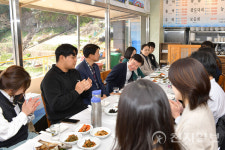 정기명 시장이 간다 여수 통통… 국동 임시별관 근무 직원 격려·당부