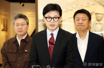 [포토] 전국의대교수협의회 회장단 간담회 마친 한동훈 비대위원장