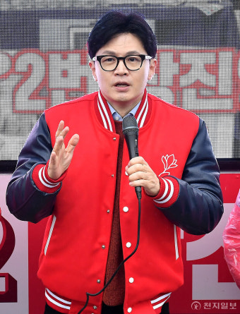 [포토] 한동훈 위원장 '기호 2번 장진영 지지 호소'