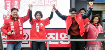 [포토] '이번엔 기호 2번' 장진영·나경원 지지 호소하는 한동훈 비대위원장