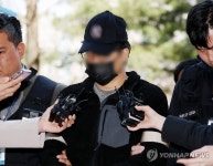 사전투표소에 불법 카메라 설치한 40대 유튜버 구속… 