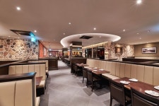 아웃백 스테이크하우스, 현대백화점 천호점에 이전 오픈