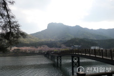 [포토] 구름에 가려진 추월산