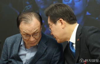 [포토] 이해찬 위원장과 대화하는 이재명 대표