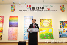 홍남표 시장, 장애인의 날 기념 색을 만지다 개막식 참석