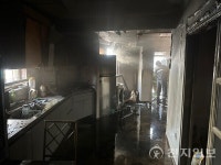 부산 사하구 감천동 주택서 화재… 50대 남성 중상