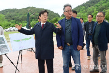정촌·내동 파크골프장 점검하는 조규일 진주시장