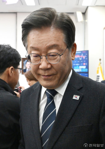 [포토] 이동하는 이재명 대표