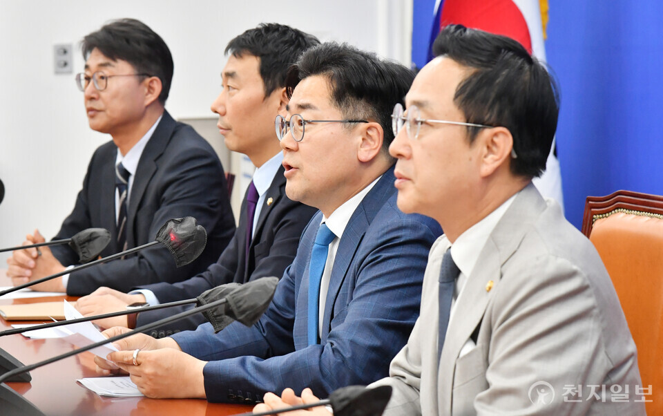 박찬대, 의료대란 해결 위해 협의체 제안하며 윤석열 대통령 비판