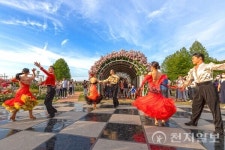 곡성세계장미축제 오는 17일 팡파르… 더 화려한 퍼포먼스 형형색색