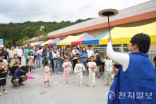 [포토] '하이, 푸릇 마켓 in 광주시립수목원' 행사 참석한 강기정 시장