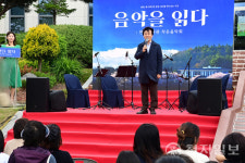 연암도서관 작은음악회 함께한 조규일 진주시장