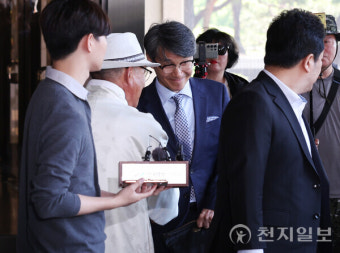 [포토] '김건희 여사에 디올백 전달' 최재영 목사, 검찰 출석