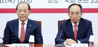 [포토] 민주화운동단체 간담회 참석한 황우여-추경호