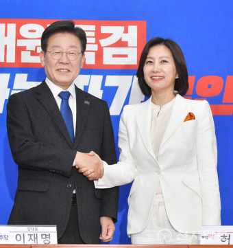 [포토] 악수하는 이재명-허은아