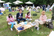 [포토] 책 속에 풍덩 빠져볼까