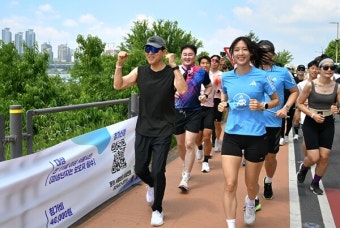 오세훈 시장, '쉬엄쉬엄 한강 3종 축제' 참가... 시민들과 체력 도전