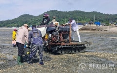 부안군 해양수산과, 위도 바지락 양식장 현장 일손돕기