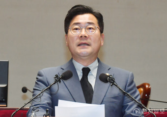 [포토] 의원총회 발언하는 박찬대 당대표 직무대행