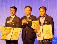 정읍서 농장운영하며 8명 자녀 키운 안정용씨 국민포장