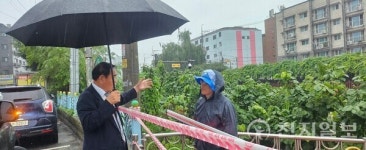 [포토] 이재식 수원시의회 의장, 세류천 현장 방문