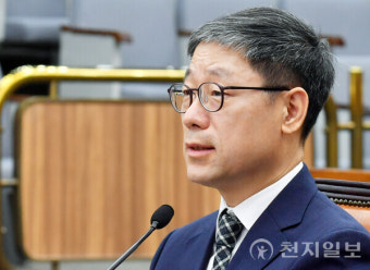 [포토] 노경필 대법관 후보자, 질의 답변