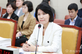 이진숙 방통위, 공영방송 공정성 약속 속 의혹에 휘말려