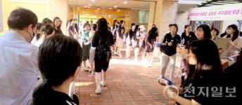 광주여자고등학교, 재학생 등교맞이 행사 열어 응원 메시지 절달