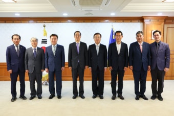 한덕수 대행, 중소기업 규제 혁신을 위한 협력 강화 협약 체결
