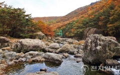 [지역명소] 진안 운일암반일암 계곡과 무지개다리·구름다리… 계절마다 청량감 듬뿍 느끼는 곳