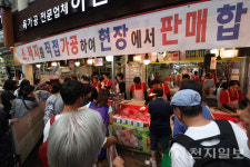 [포토] 추석 앞두고 장 보는 시민들