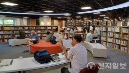 대전 한밭도서관, 추석 연휴 맞아 시민들로 북적
